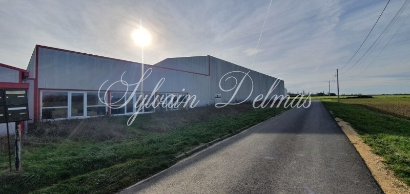 Ensemble immobilier locaux commerciaux