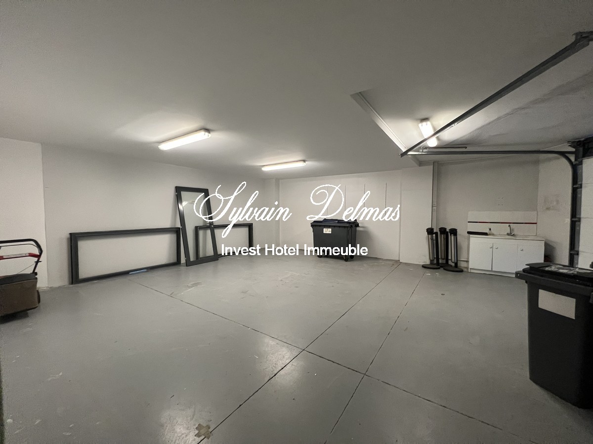 Locaux bureaux et stockage  TOURS, 3500 M², terrain 5000 M², Parking 100 places EMPLACEMENT N°1