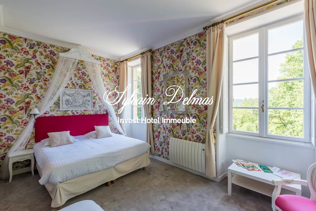 Château hôtel Directoire 4*  42 chambres au cœur de la Dordogne