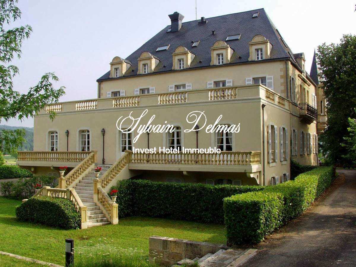Château hôtel Directoire 4*  42 chambres au cœur de la Dordogne