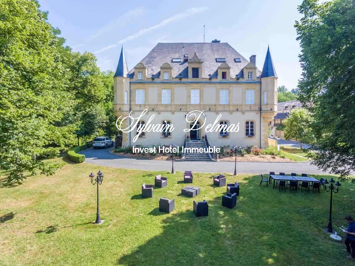 Château hôtel Directoire 4*  42 chambres au cœur de la Dordogne