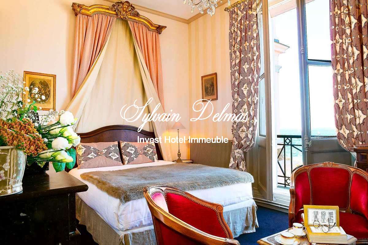 Luxueux hôtel front de mer 