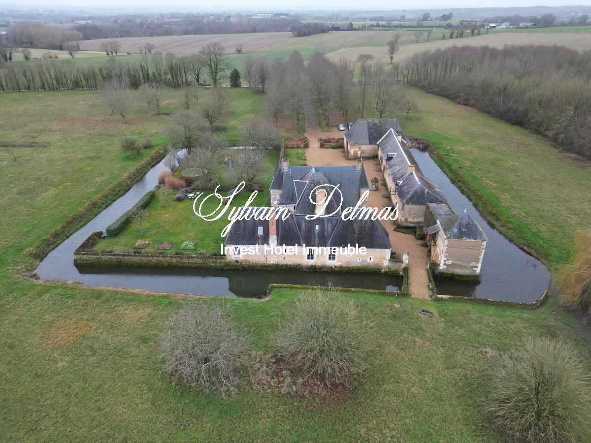 A vendre authentique château du XVI et XVIIIème
