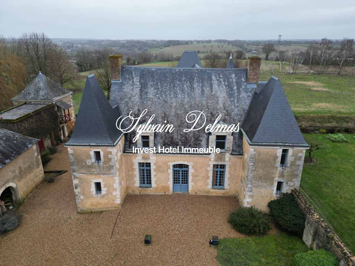 A vendre authentique château du XVI et XVIIIème