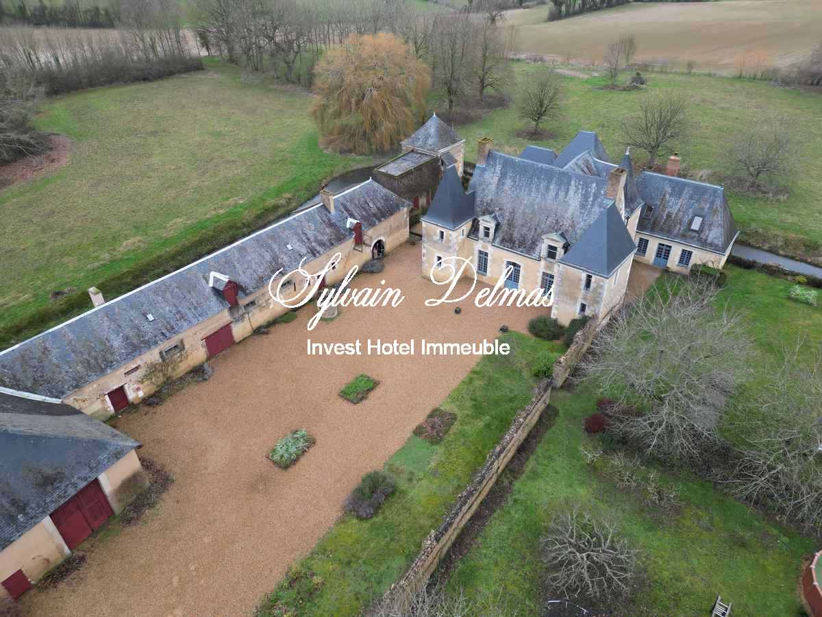 A vendre authentique château du XVI et XVIIIème