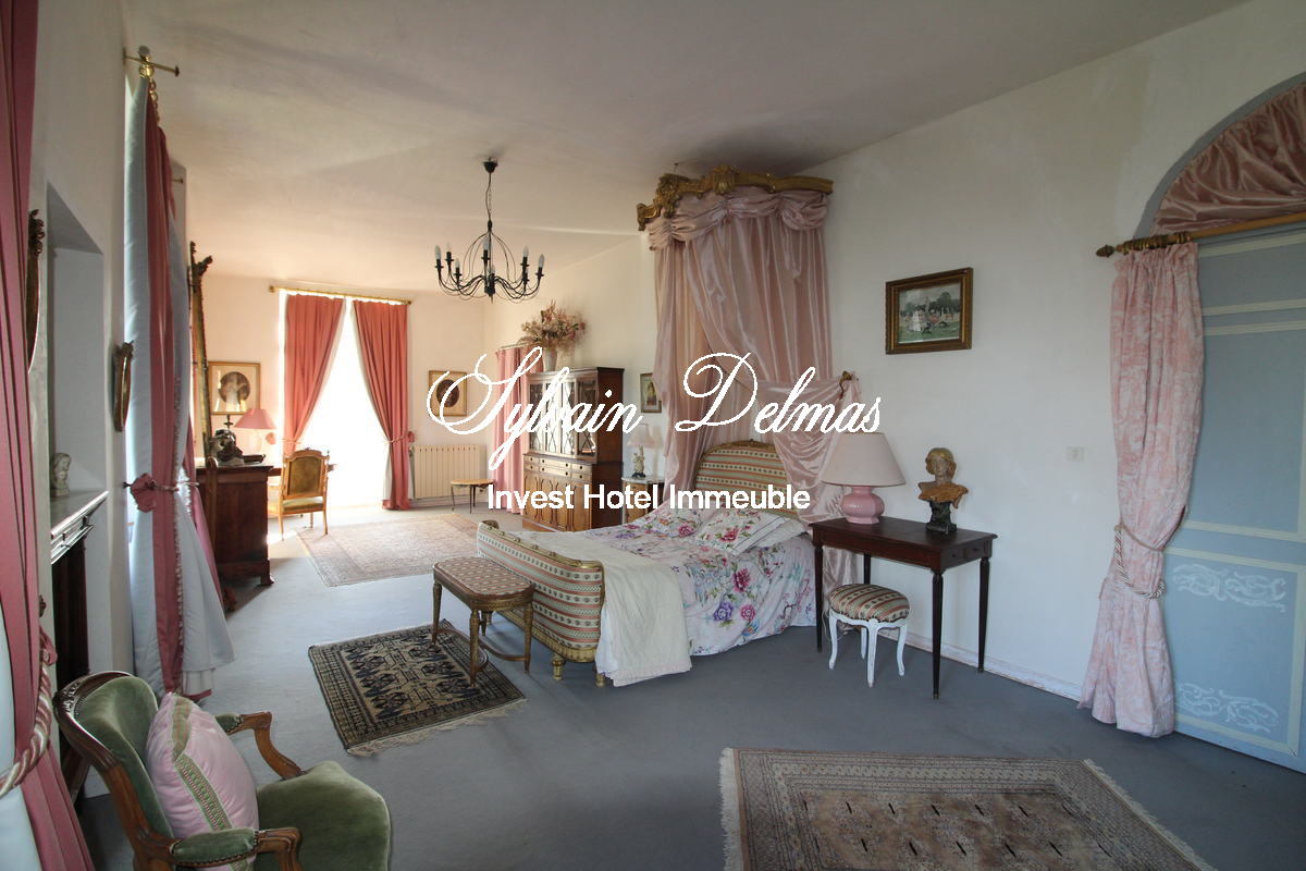 A VENDRE CHATEAU XVII ÈME PROCHE DE RENNES