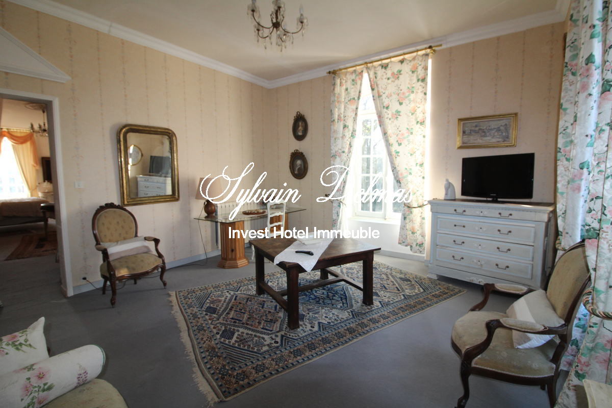 A VENDRE CHATEAU XVII ÈME PROCHE DE RENNES