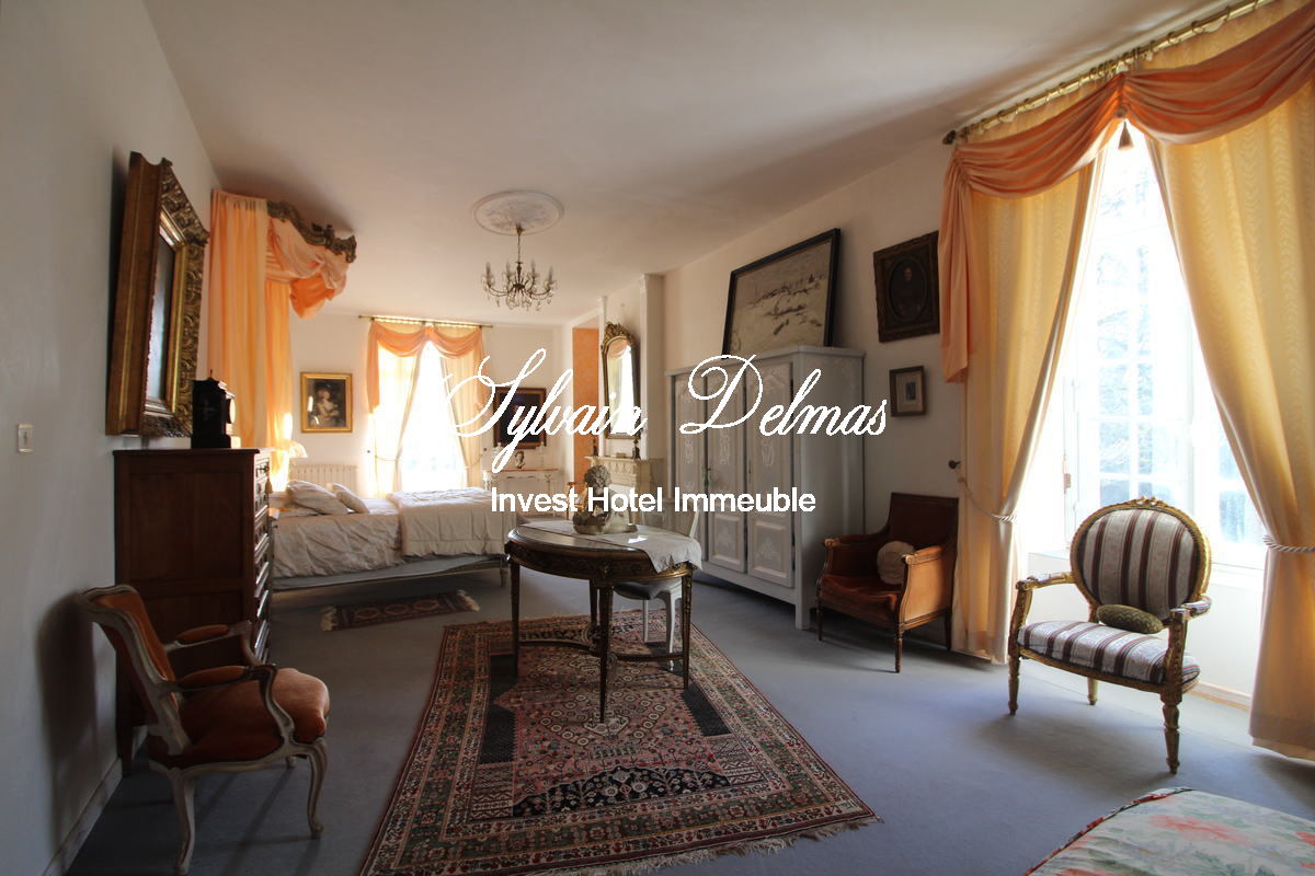 A VENDRE CHATEAU XVII ÈME PROCHE DE RENNES