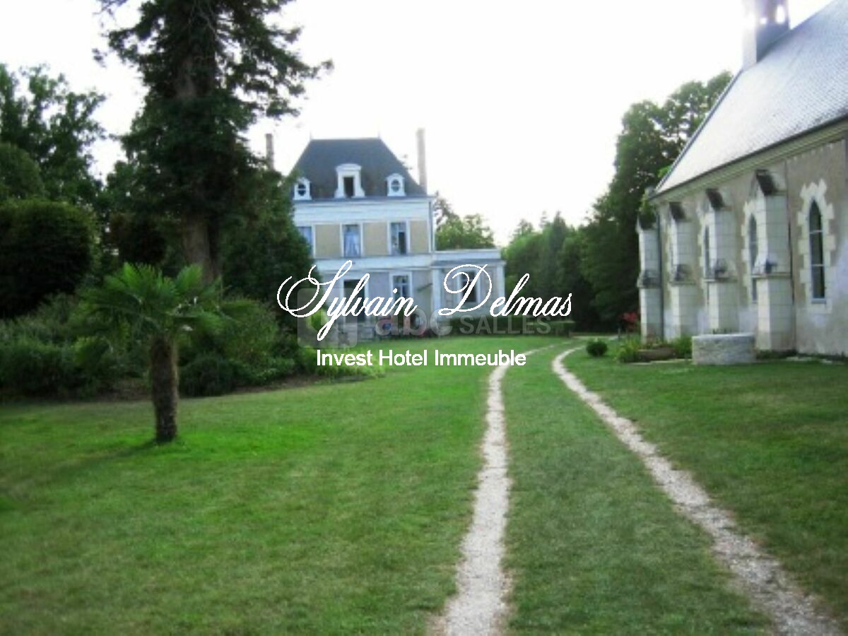 MANOIR DU XIXème avec plusieurs salles de séminaires sur un parc de 20 hectares, zone trés touristique