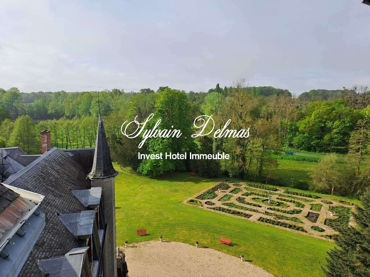 A VENDRE Château totalement restauré prévu pour un hôtel 4/5 *