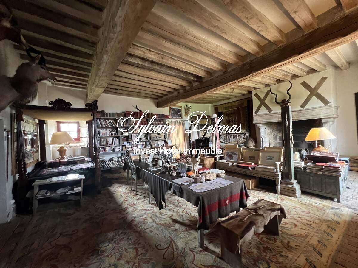 A 1H50 de PARIS impressionnant ensemble immobilier du XV et XIXème