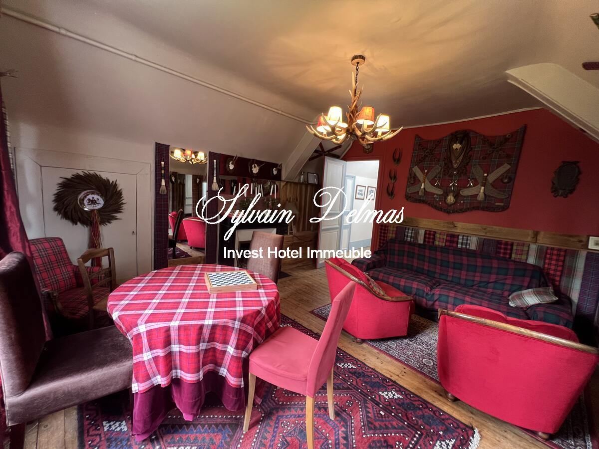 A 1H50 de PARIS impressionnant ensemble immobilier du XV et XIXème