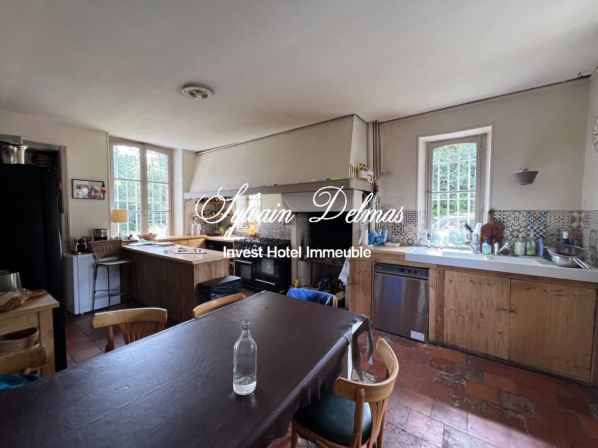 A 1H50 de PARIS impressionnant ensemble immobilier du XV et XIXème