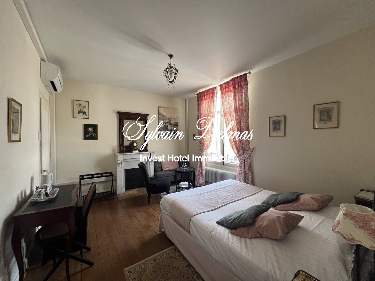 MANOIR PLEIN CENTRE D'AMBOISE avec un gros potentiel d'hébergements touristiques