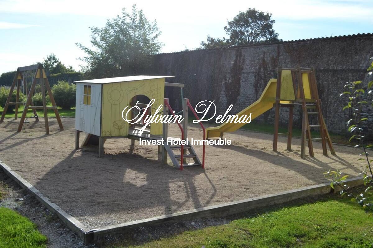 CHATEAU XVII ème AVEC CAMPINC PROCHE DE SAINT MALO