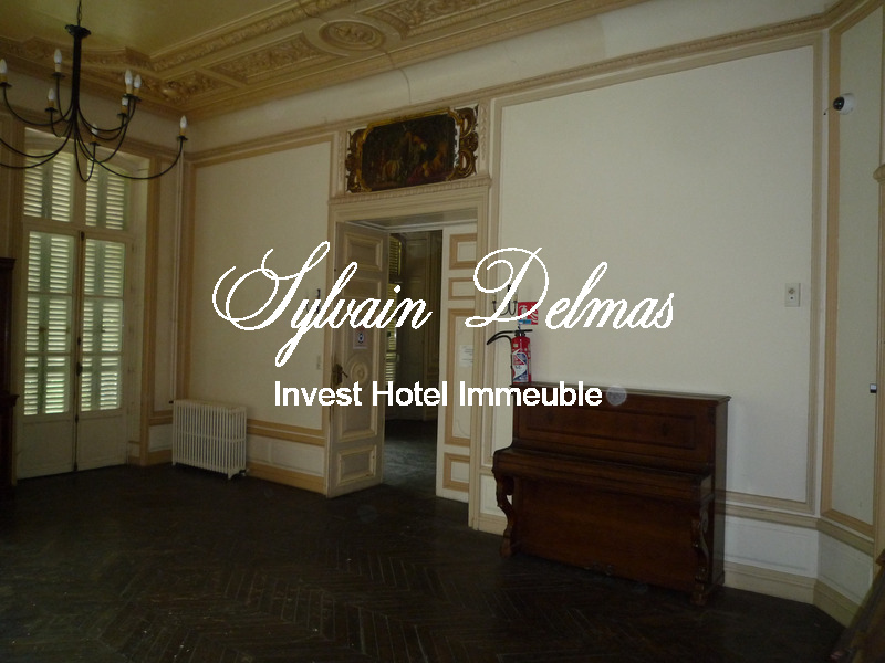 EN REGION PARISIENNE CHATEAU de 4453 M2 IDEAL POUR PROJET HOTELIER