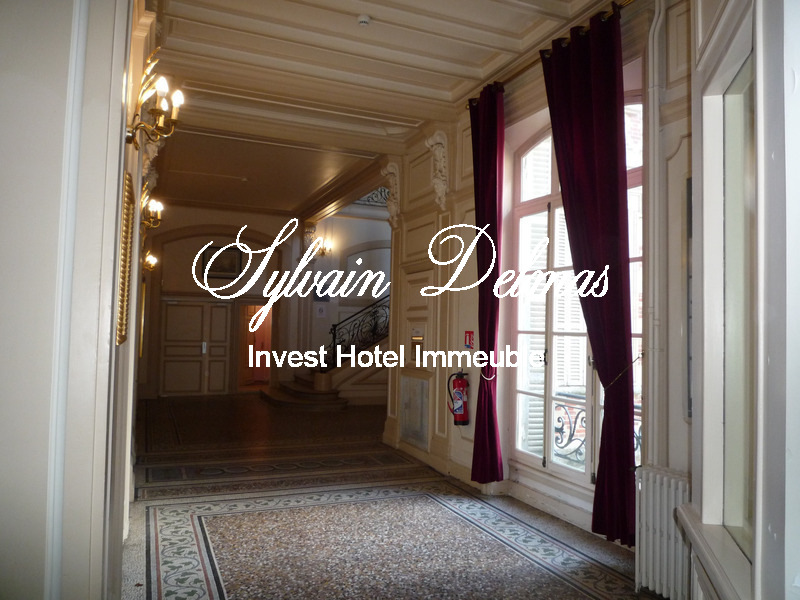 EN REGION PARISIENNE CHATEAU de 4453 M2 IDEAL POUR PROJET HOTELIER