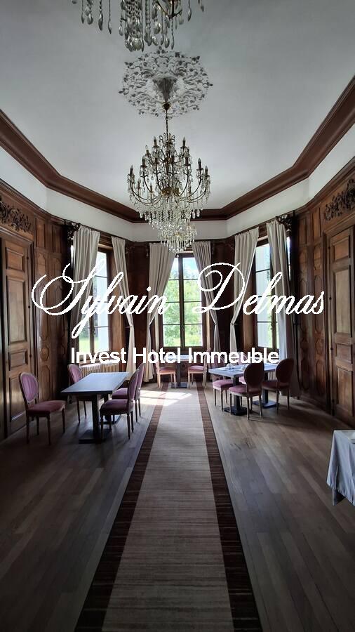 Château XIX eme ideal pour hôtel restaurant clos de murs.