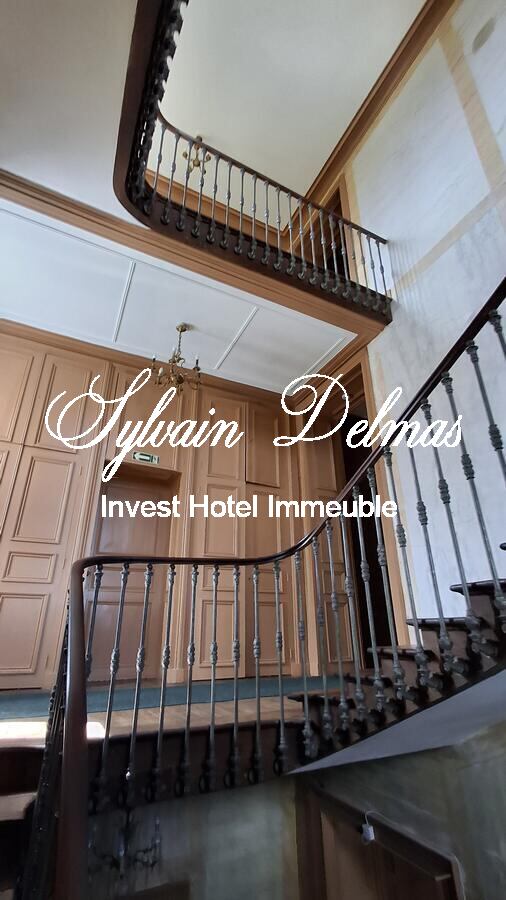Château XIX eme ideal pour hôtel restaurant clos de murs.