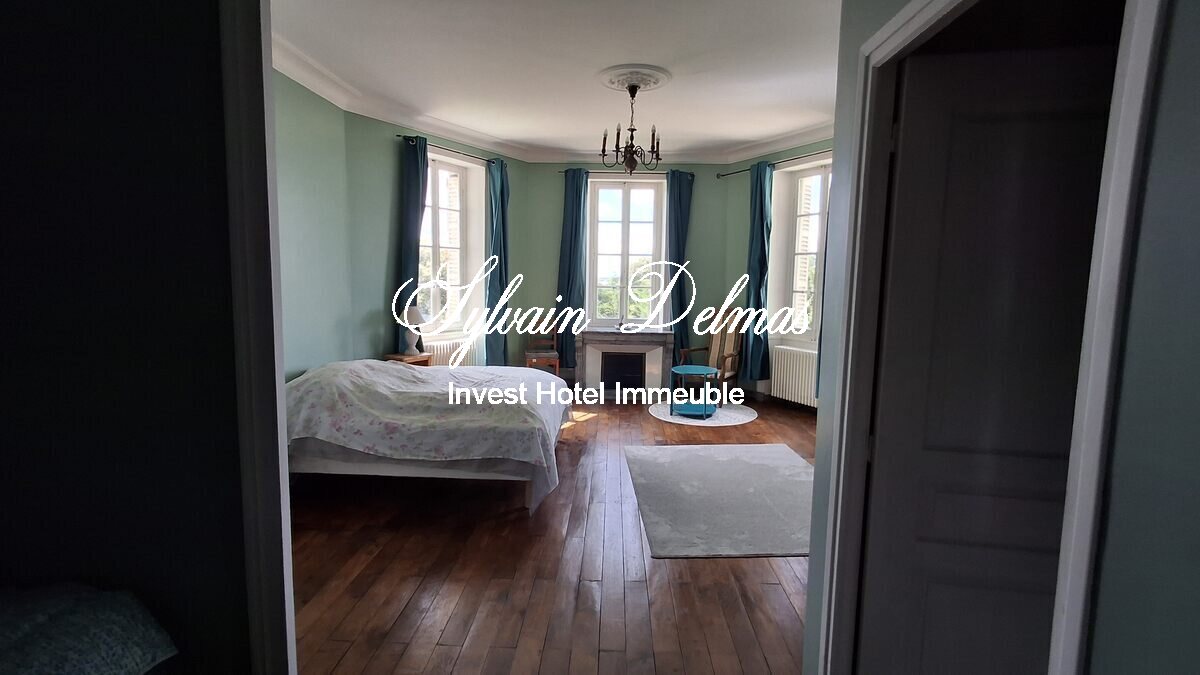 Château XIX eme ideal pour hôtel restaurant clos de murs.