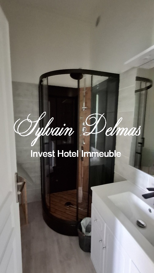 Château XIX eme ideal pour hôtel restaurant clos de murs.