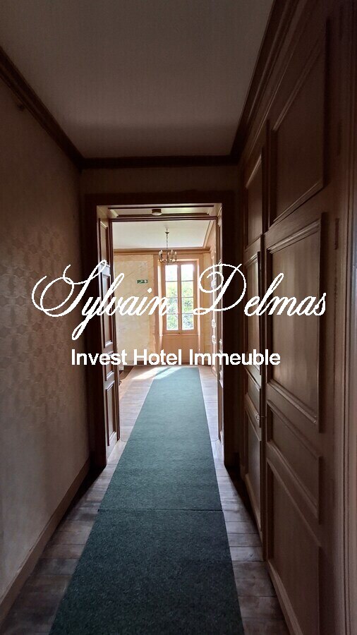 Château XIX eme ideal pour hôtel restaurant clos de murs.