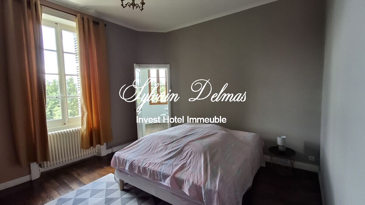 Château XIX eme ideal pour hôtel restaurant clos de murs.