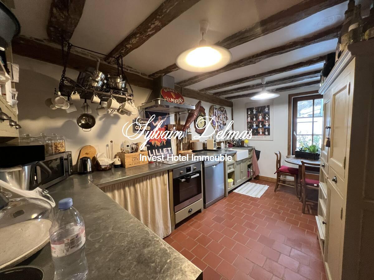 Maison XIX ème en tuffeaux quartier cathédrale Tours 240 M2