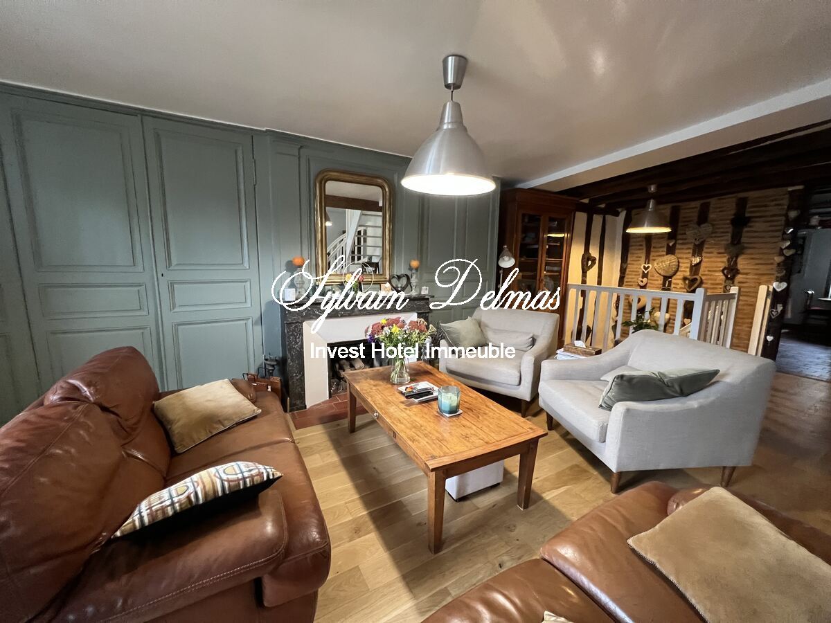 Maison XIX ème en tuffeaux quartier cathédrale Tours 240 M2