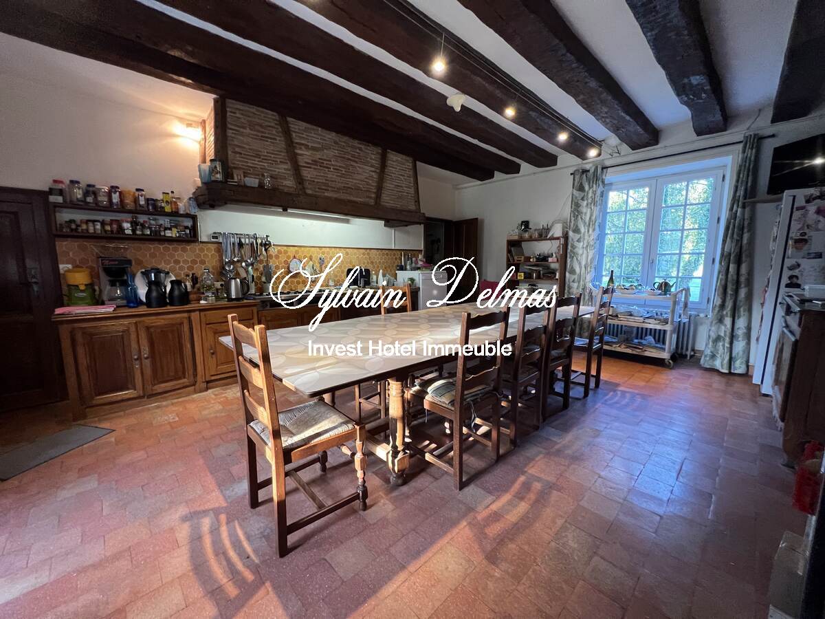 AUTHENTIQUE MANOIR DU XV et XVIIIème à 15 minutes de TOURS avec 90 hectares d'un seul tenant