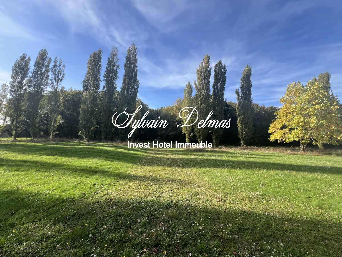 AUTHENTIQUE MANOIR DU XV et XVIIIème à 15 minutes de TOURS avec 90 hectares d'un seul tenant