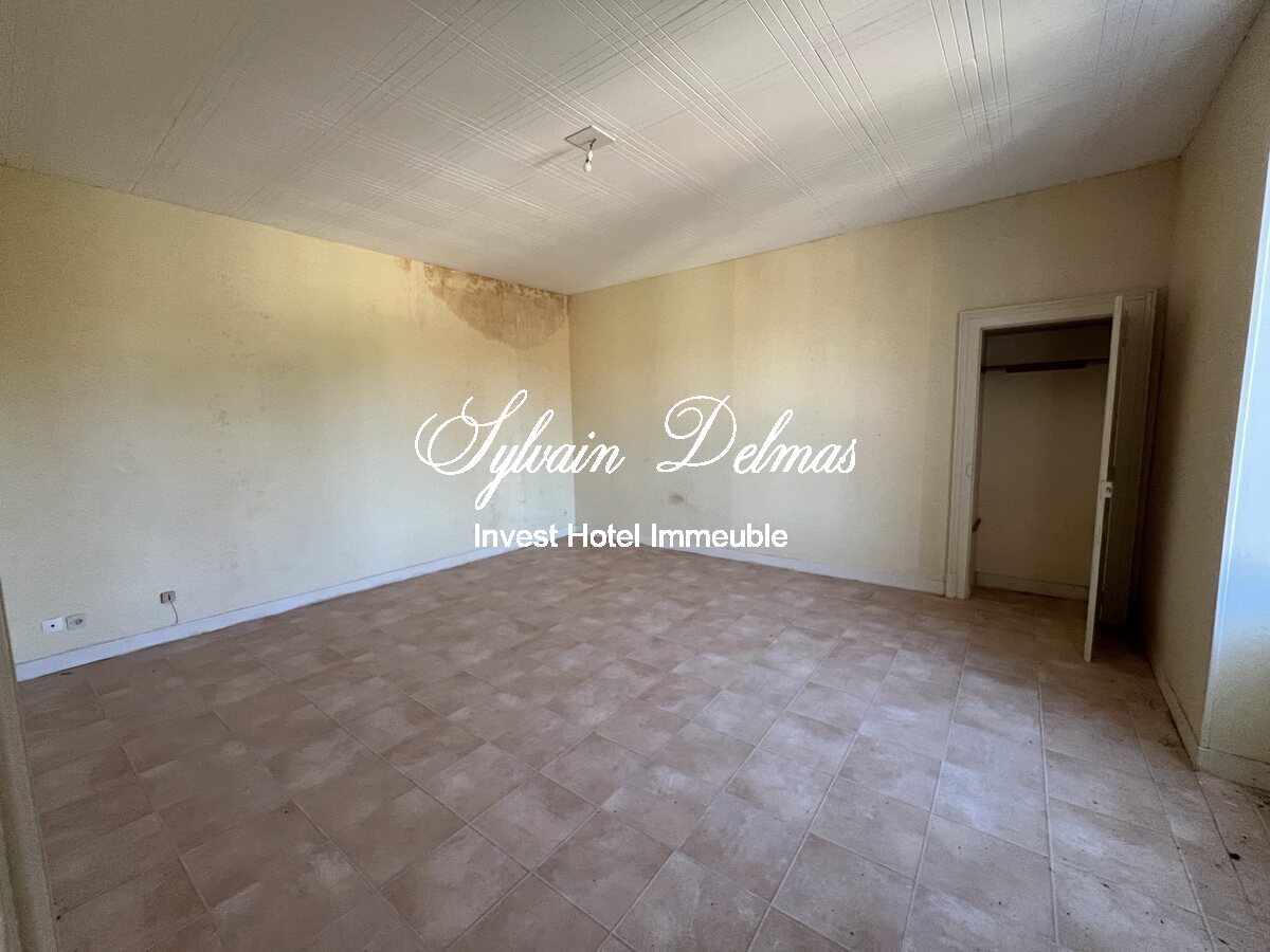 IMMEUBLE DE 1700 M2 42 APPARTEMENTS À RESTAURER TOTALEMENT
