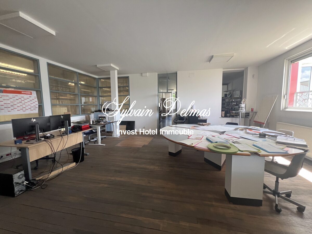 LOCAUX INDUSTRIELS 4000 M2 ET MAISON DU XIXème 800M2