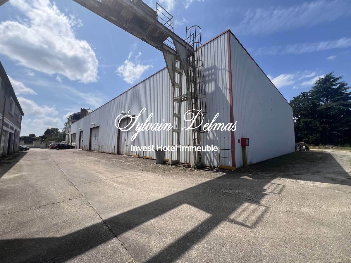 LOCAUX INDUSTRIELS 4000 M2 ET MAISON DU XIXème 800M2