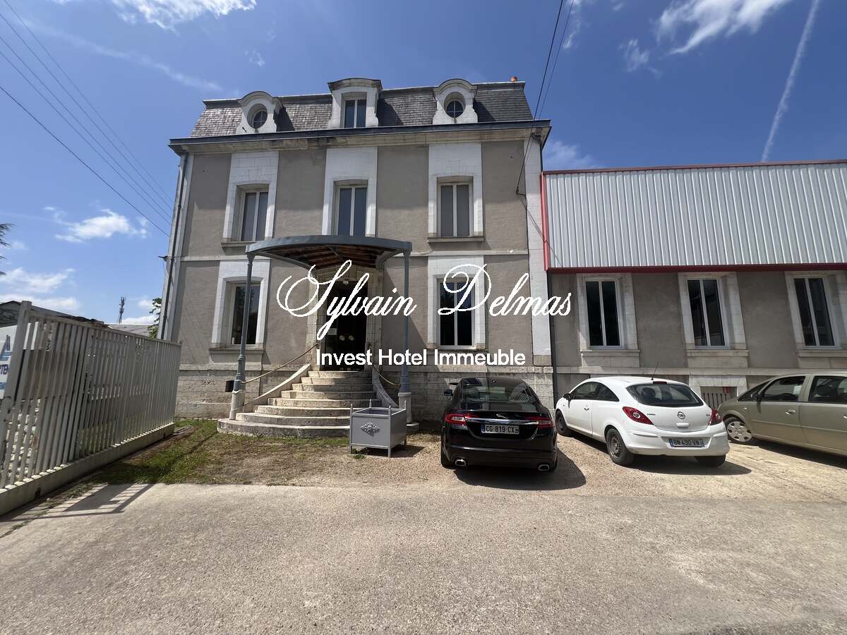 LOCAUX INDUSTRIELS 4000 M2 ET MAISON DU XIXème 800M2