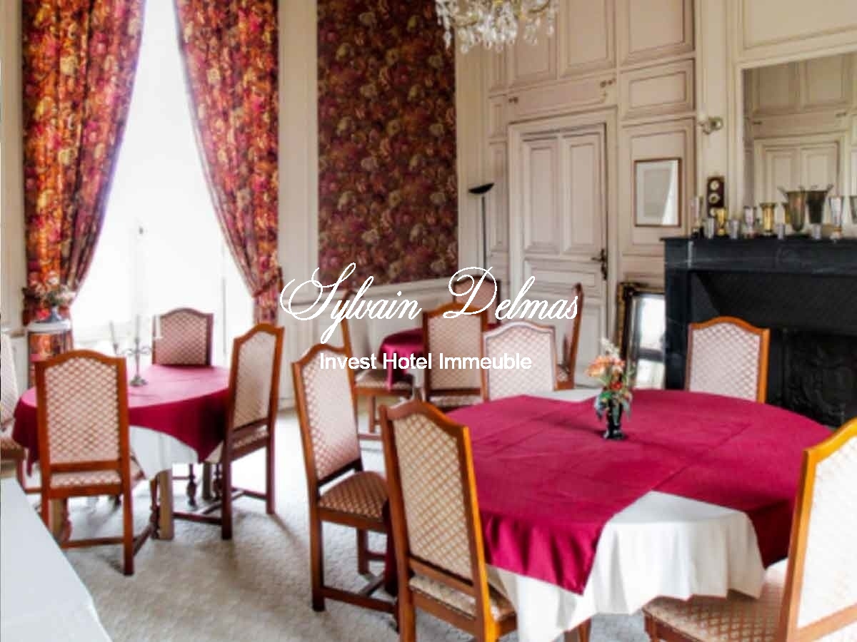 Chateau XVIIIe proche d'ANGERS - 1900 m² - 24 chambres