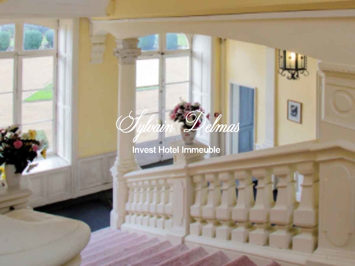 Chateau XVIIIe proche d'ANGERS - 1900 m² - 24 chambres